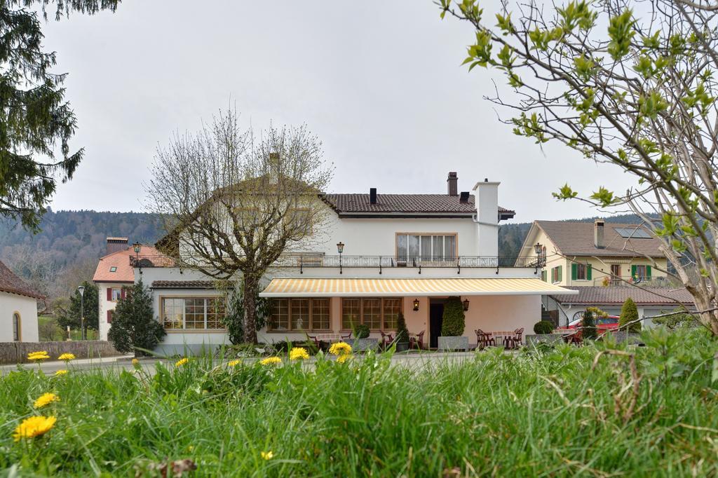 Hotel Du Chasseur Enges Exterior foto